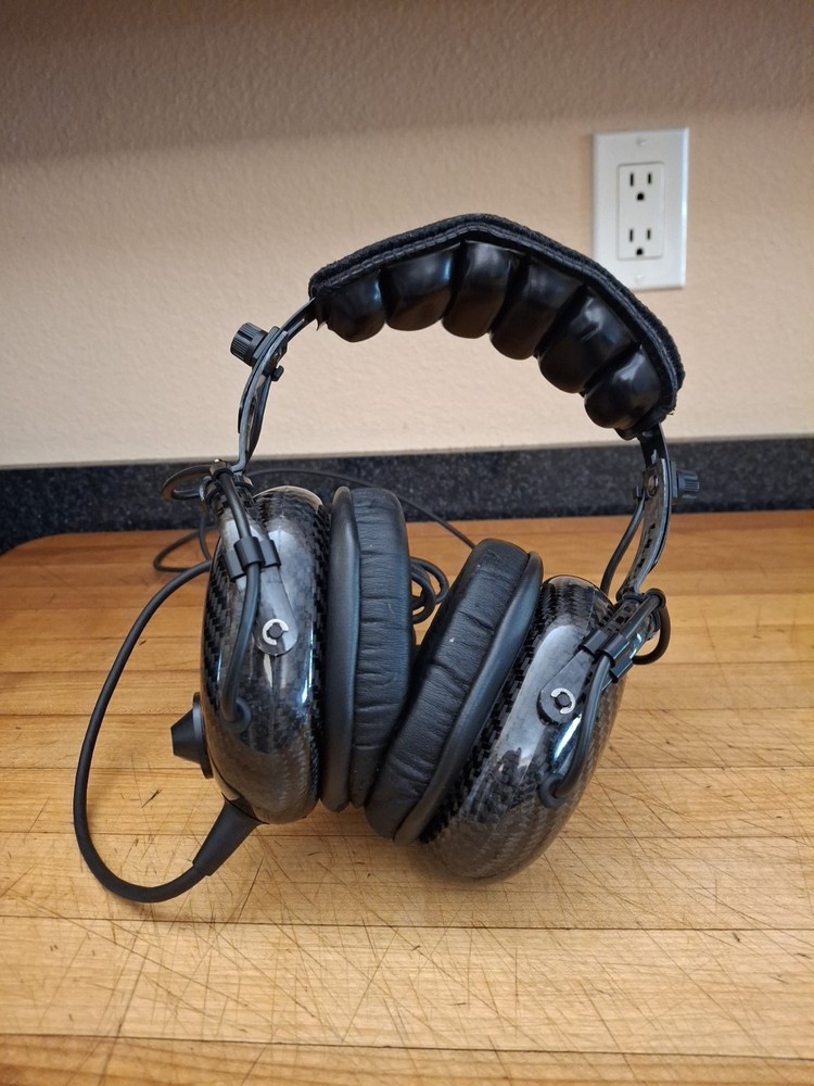 Solitude Carbon AVX Airplane Headset with Microphone