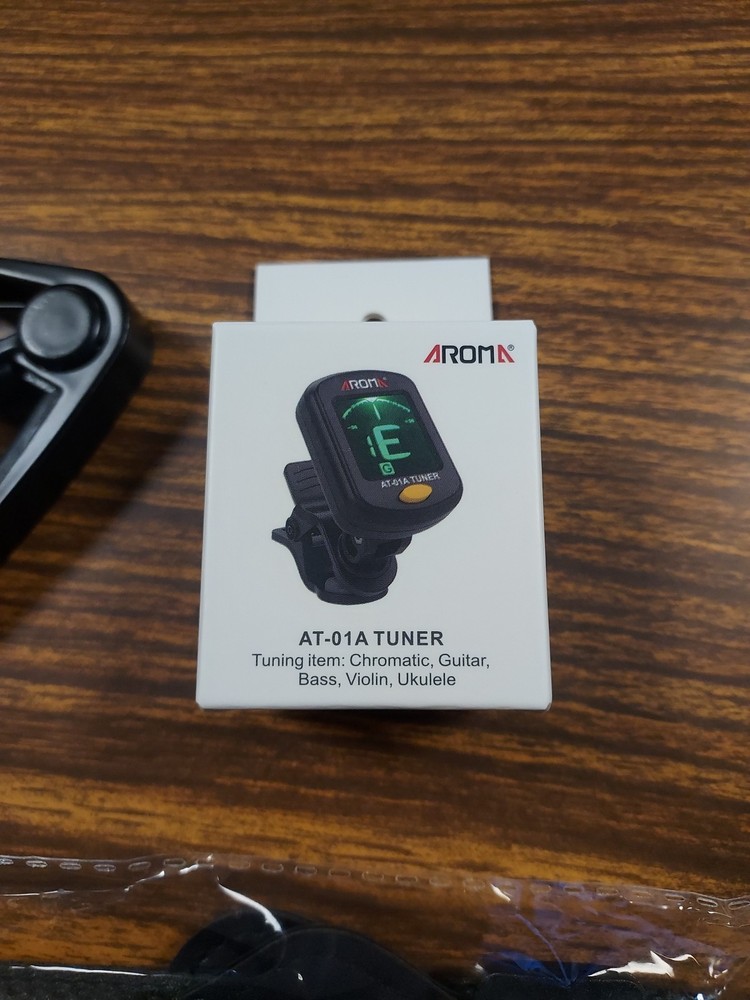 GUITAR ACCESSORIES*STRAP,CAPO & TUNER*