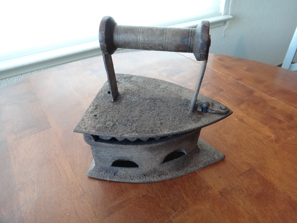 Vintage Sad Iron / Coal Iron