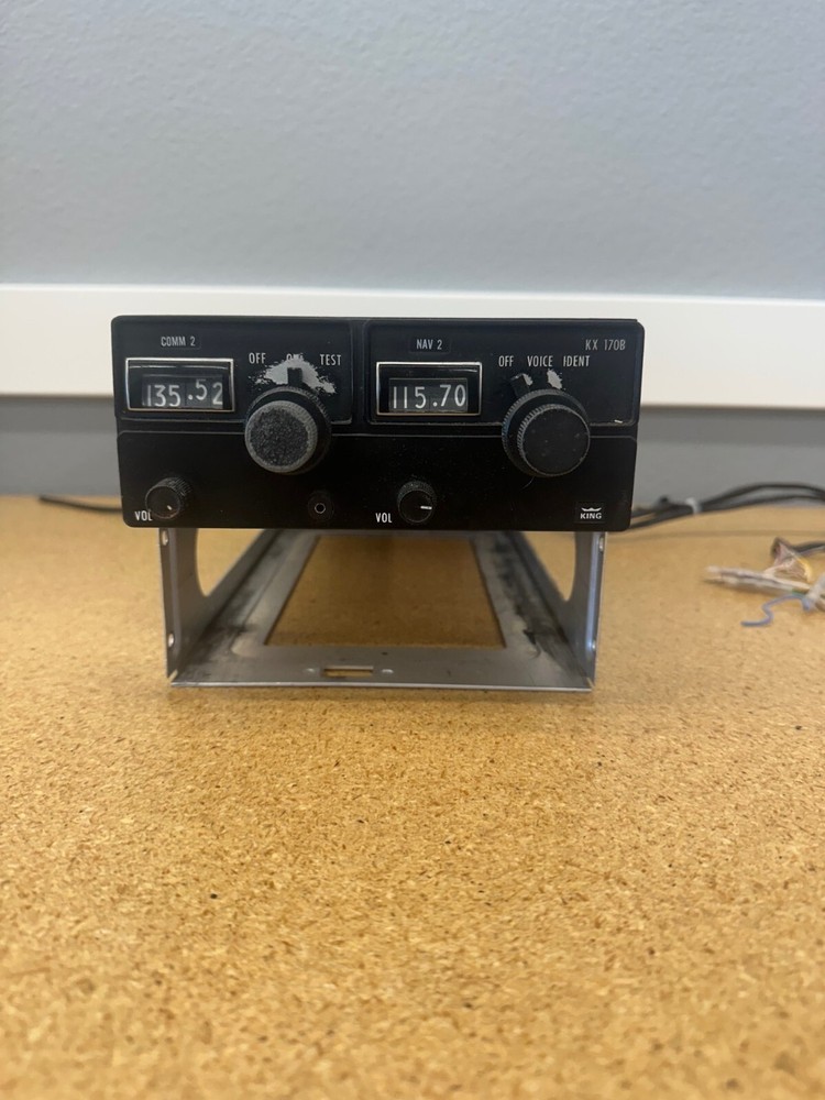 BENDIX KING- 170B VHF NAV/COM, with tray