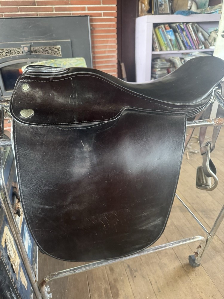 Blue Ribbon Cutback Saddle