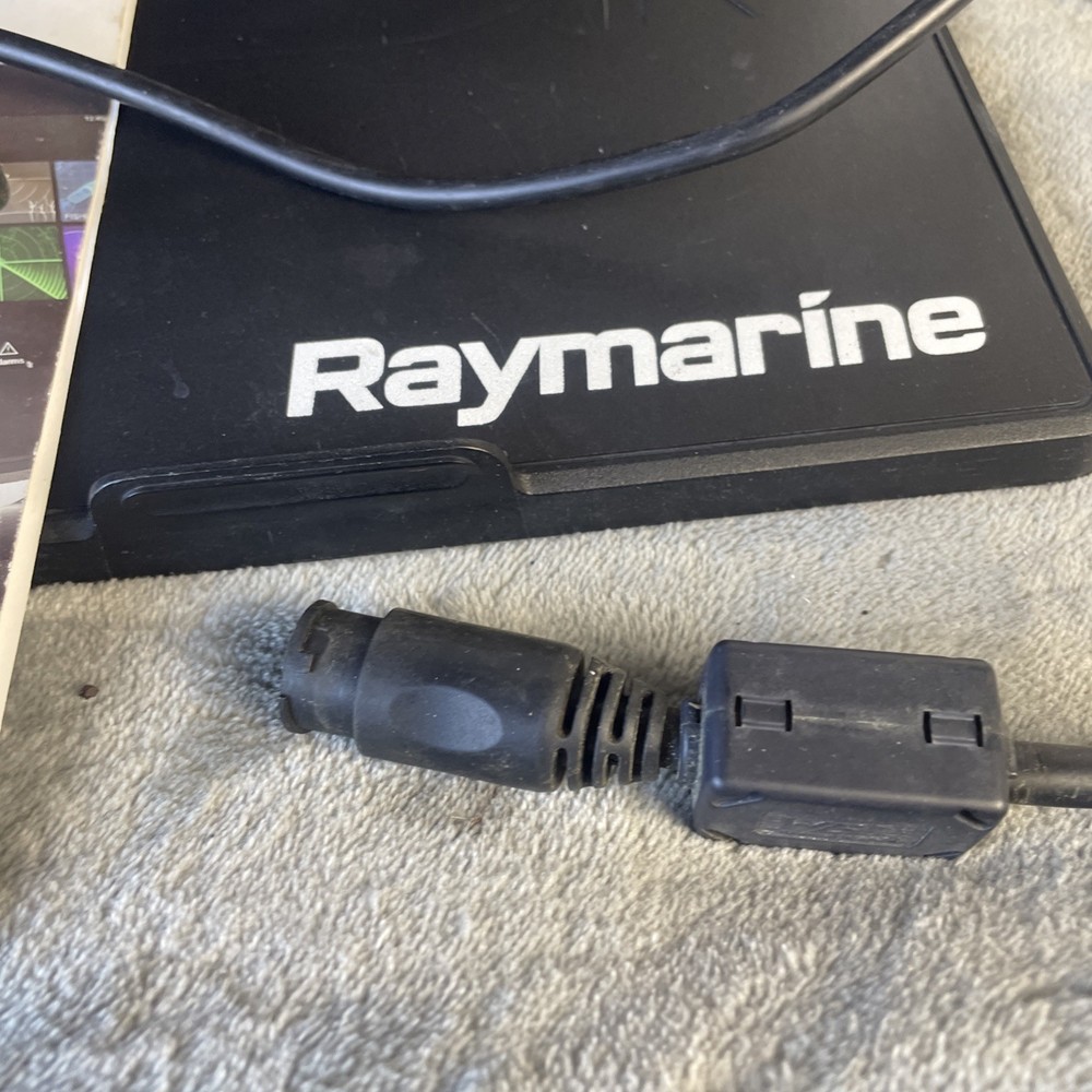 Raymarine Axiom 9 RV E70367 Fishfinder Chartplotter MFD With Suncover