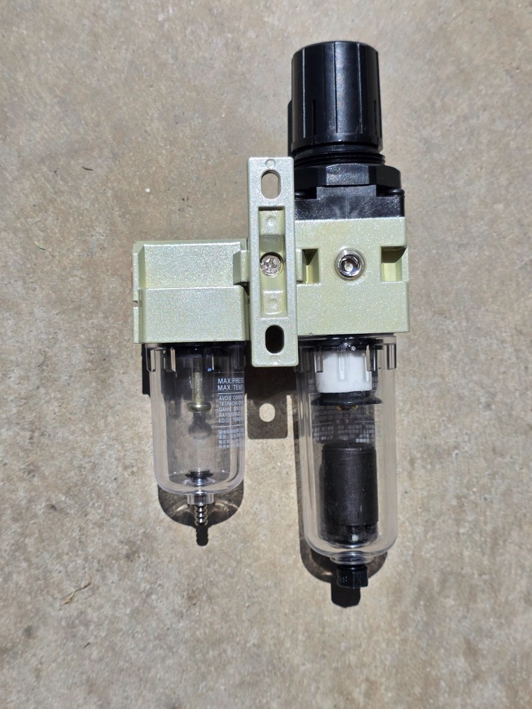 1/4 Air Regulator with Filter and Mounting bracket