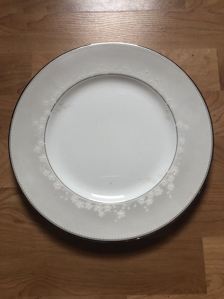 LENOX BELLINA PLATINUM- ONE- FIVE PC PLACE SETTING (s)