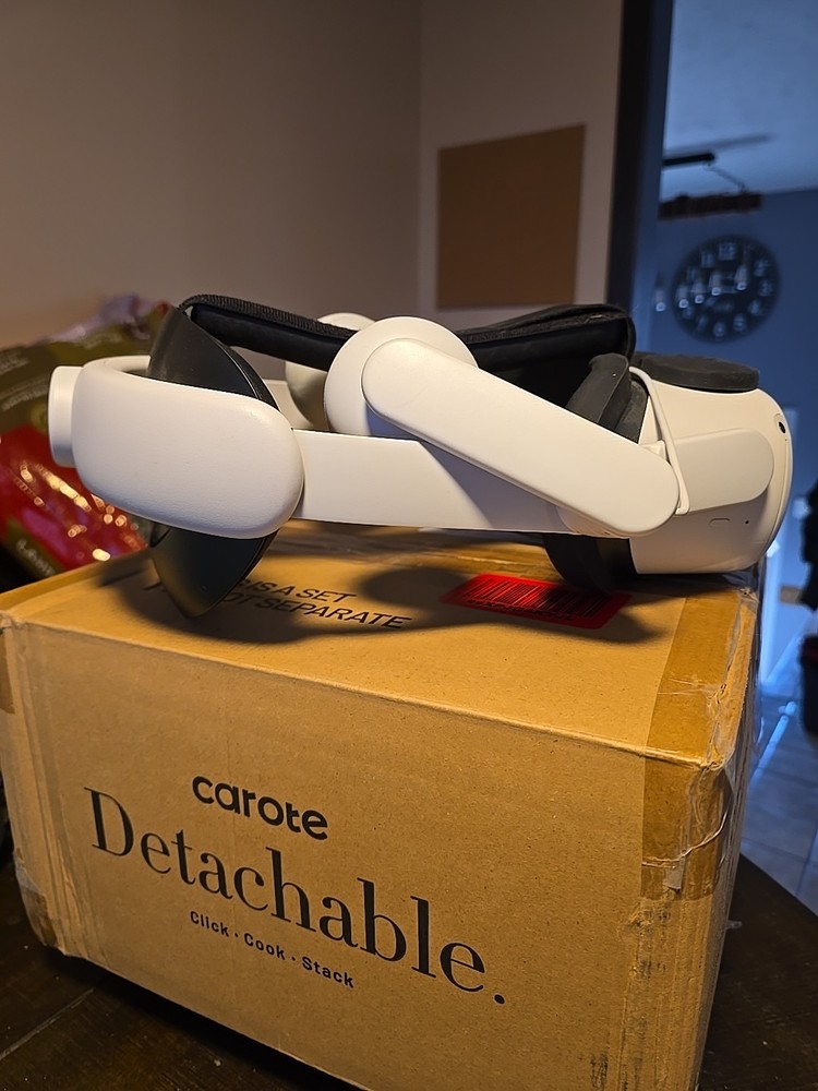 Meta Oculus Quest 2 128GB W/Controllers & Charging Dock