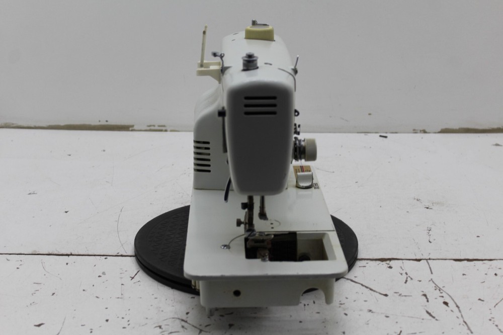 Necchi 539 Sewing Machine - Untested As-is