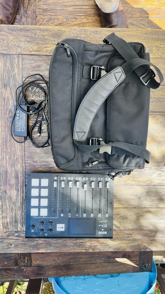 RODE RODECASTER PRO (with Accessories)