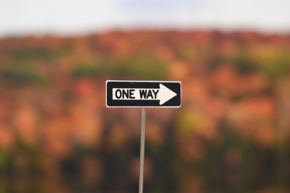 O Scale - Modern One Way Signs - 2 Pack