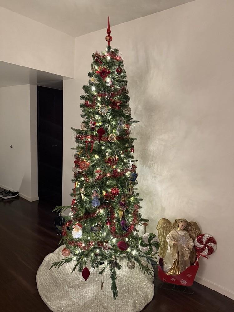 7’5 ft Pre-Lit Artificial Christmas Tree with LED Light Without Ornaments