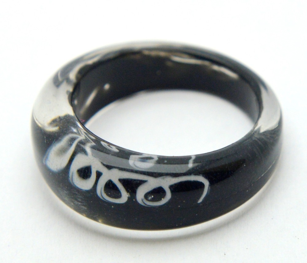 VINTAGE BLACK GLASS RING