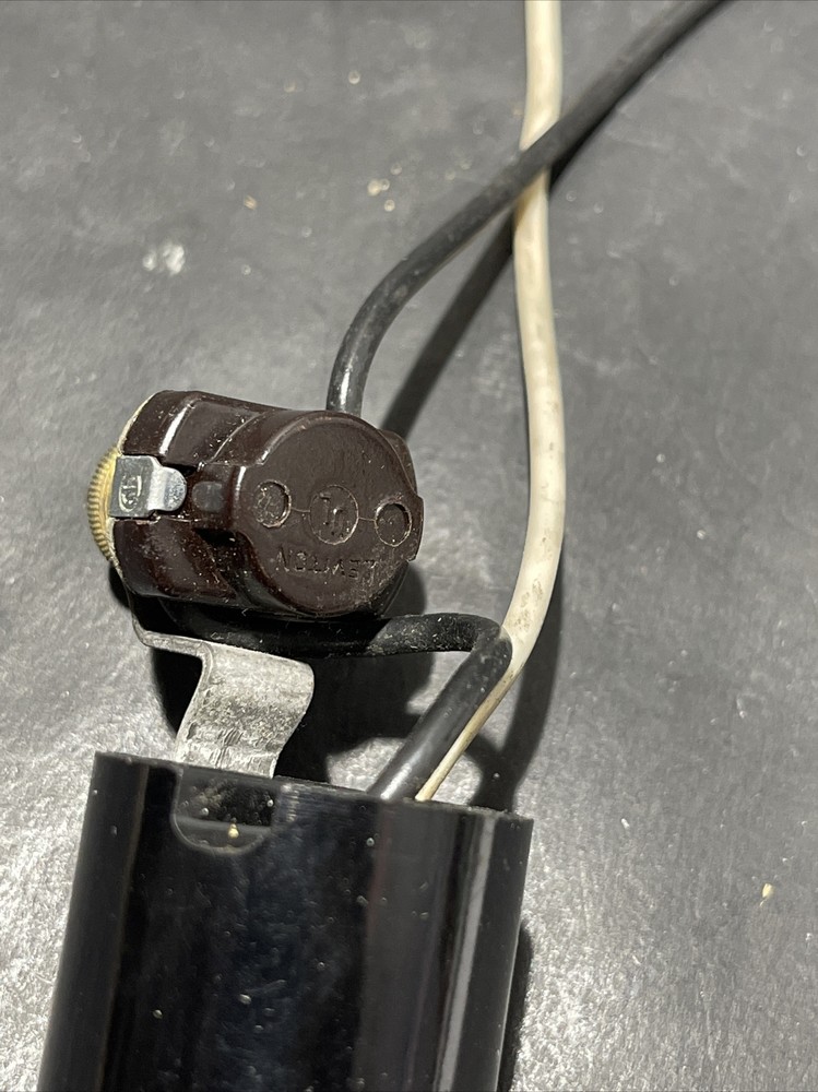 leviton phenolic socket with side mounted on-off push switch