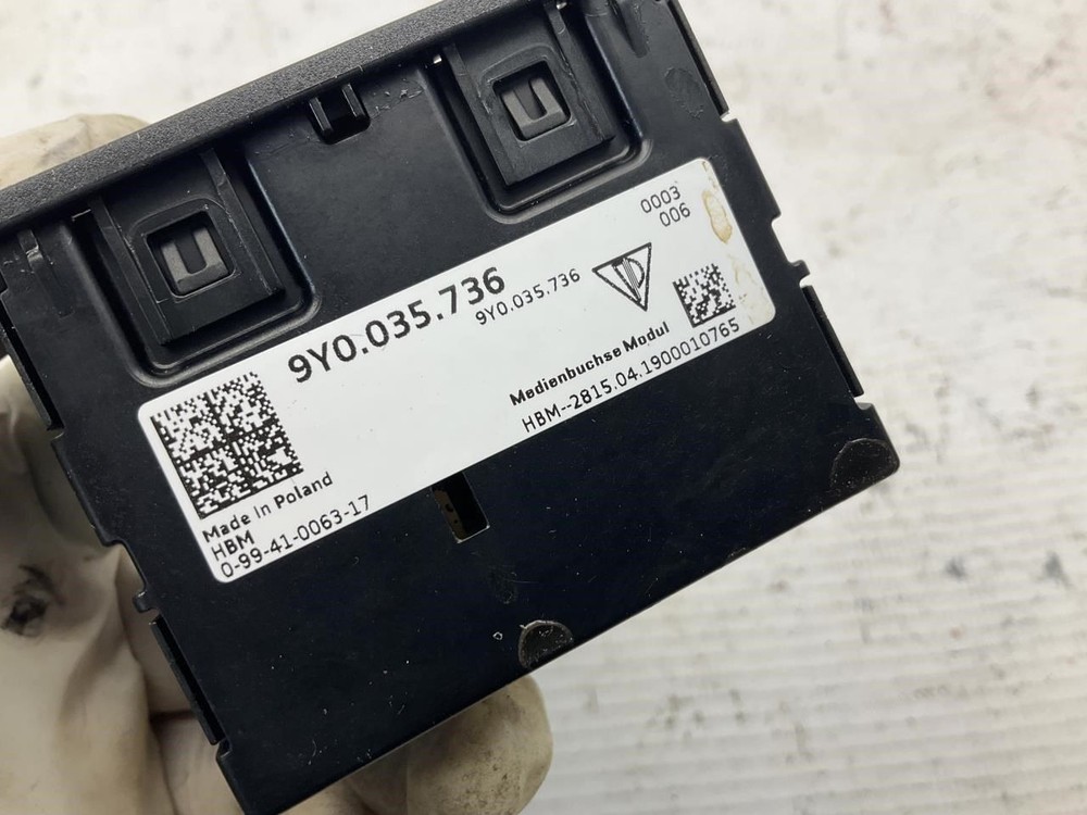 20-23 Porsche Cayenne Center Console Multimedia Interface Socet Usb T