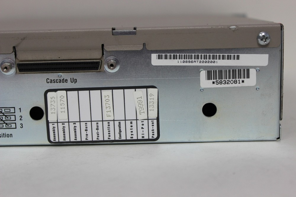 BAY NETWORKS AT2202001 BAYSTACK 100BASE-T STACKABLE 24 PORT HUB WITH 100BASE-FX