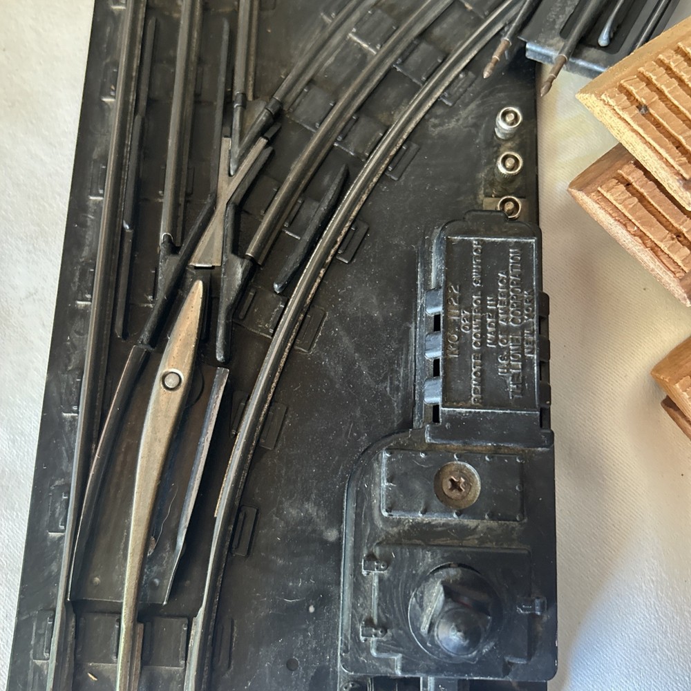 Post-war era (1955) Lionel Train Set. Nice Set! Vintage