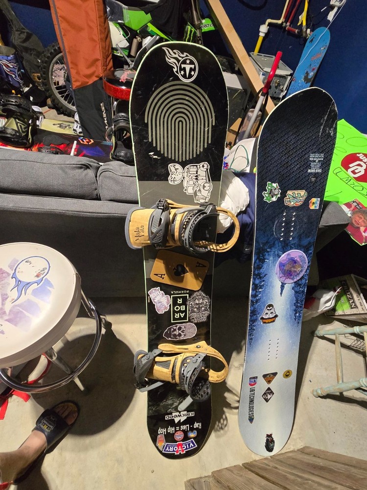arbor formula snowboard 162W. Good condition. Great starter board