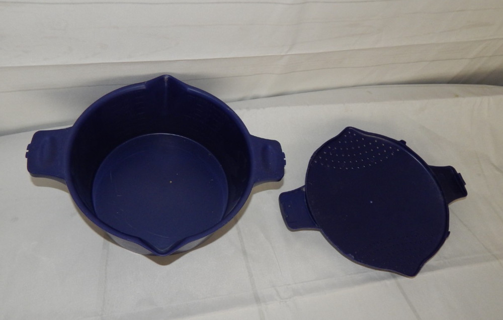 Pampered Chef Microwave Steamer Blue Micro Cooker Large 8 Cup 2 Quart
