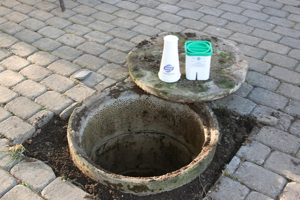 - 4LB. JAR with Funnel/Applicator Foaming Root Control for Sewer Lines and Septi