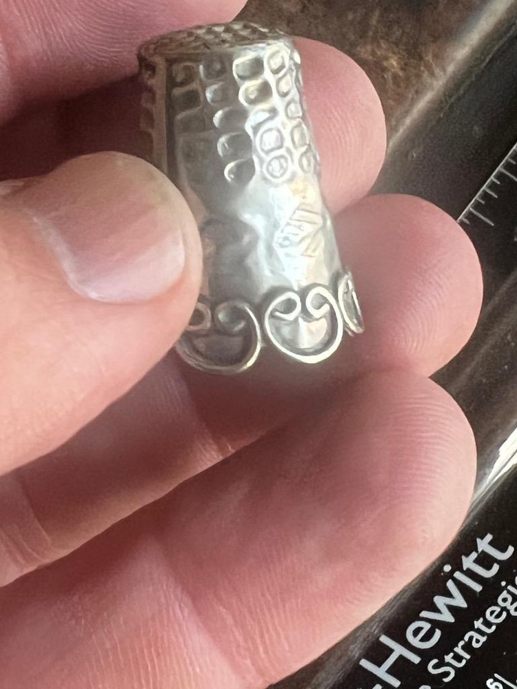 Awesome Sterling Silver Sewing Thimble (H2023H)