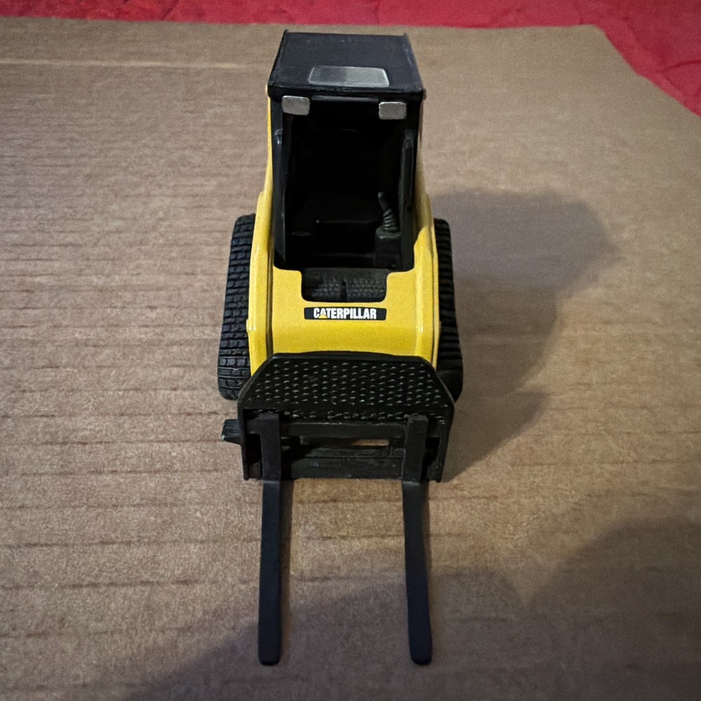 Norscot 55102 • Caterpillar • CAT 247 Multi Terrain Loader Work Tools 1:32 Scale