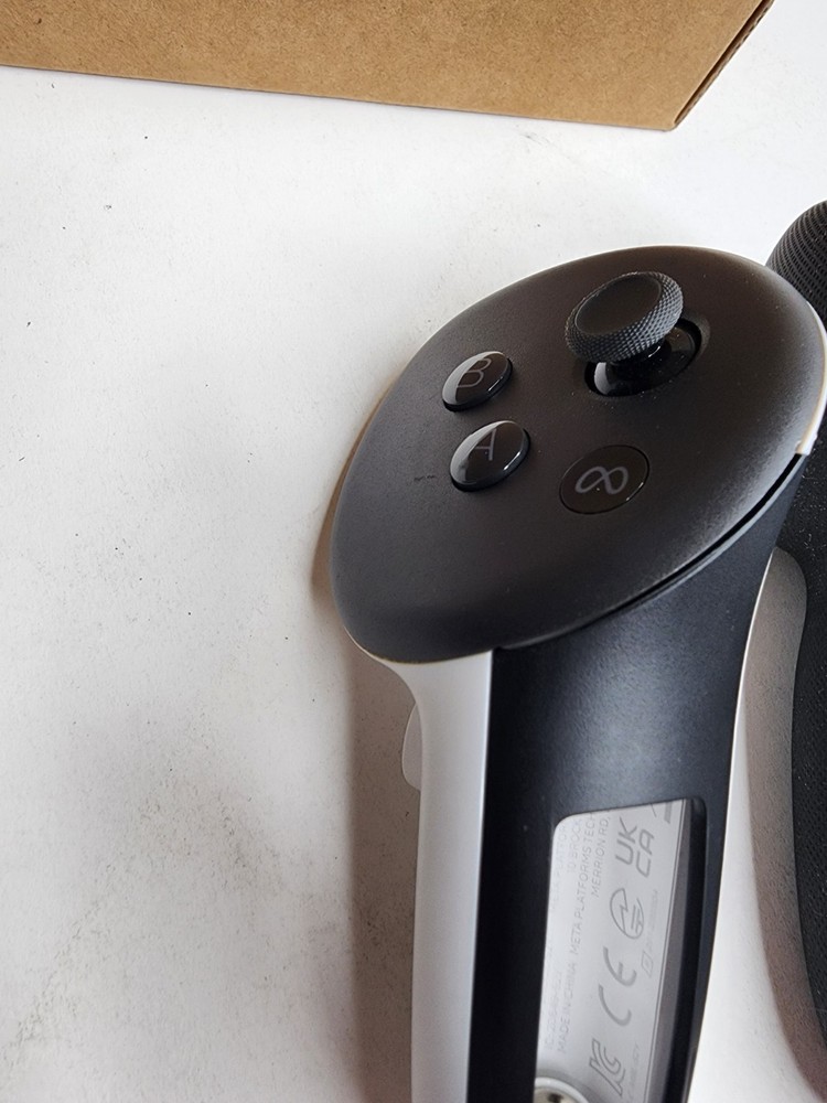 Meta Oculus Quest 3 VR Headset 128GB Headset W/ Controllers + Box