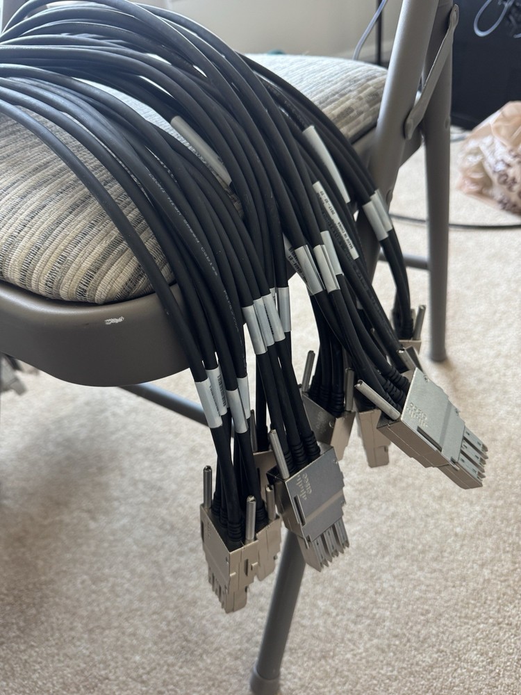 Cisco 9300 Series STACK-T1-1M V01 Stackwise Stacking Cable 1M 800-40404-01 Q.10