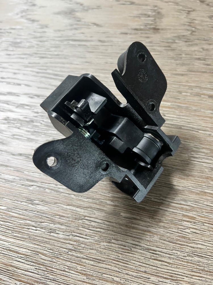 YAKIMA Replacement Inside Latch Assembly CBX 18 Lower Latch - Need Riveted