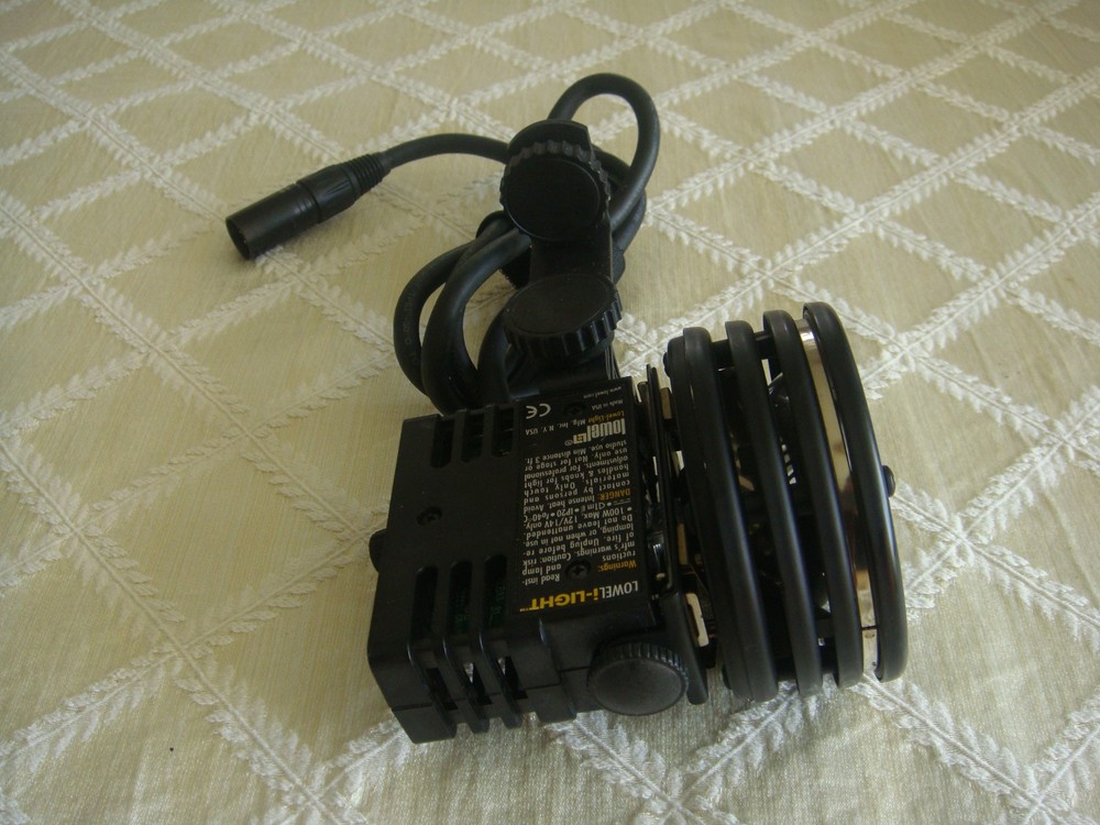 LOWEL- LIGHT With 2 Bescor Battery Packs.