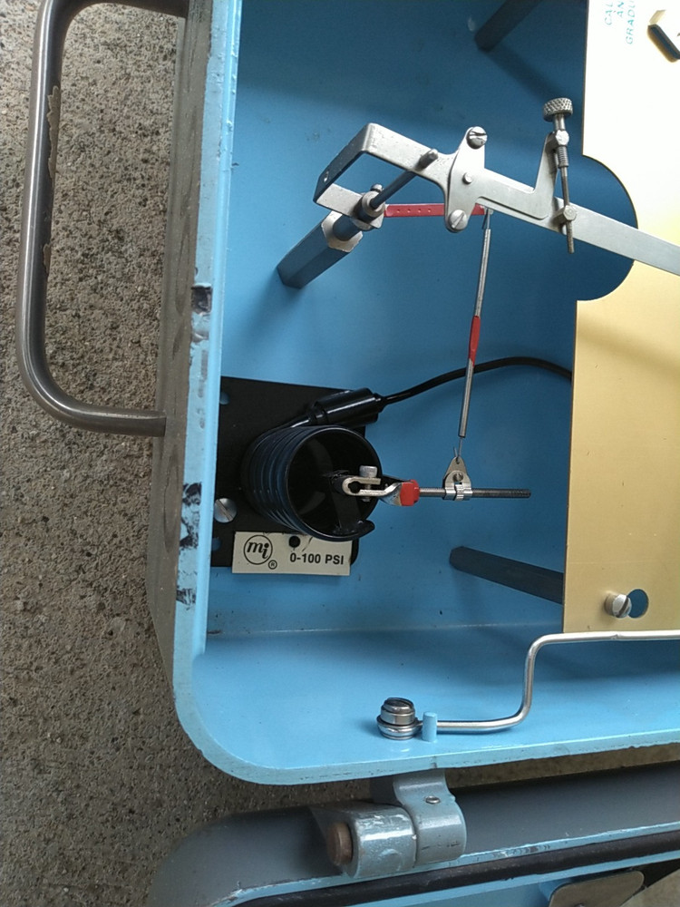 Mechanical chart recorder -Mercury instruments. 100 psi element.