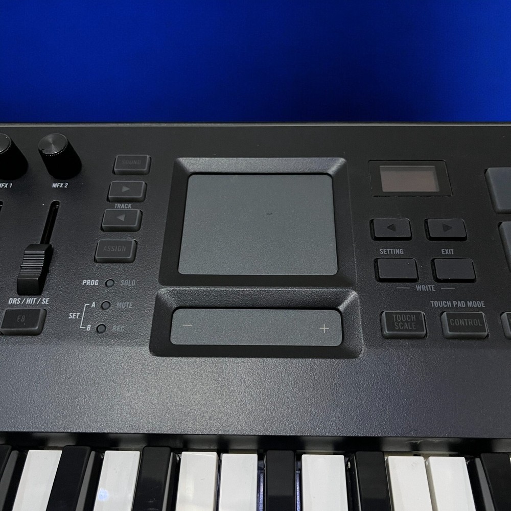 KORG TRITON taktile 49 Keys Synthesizer Tested/working
