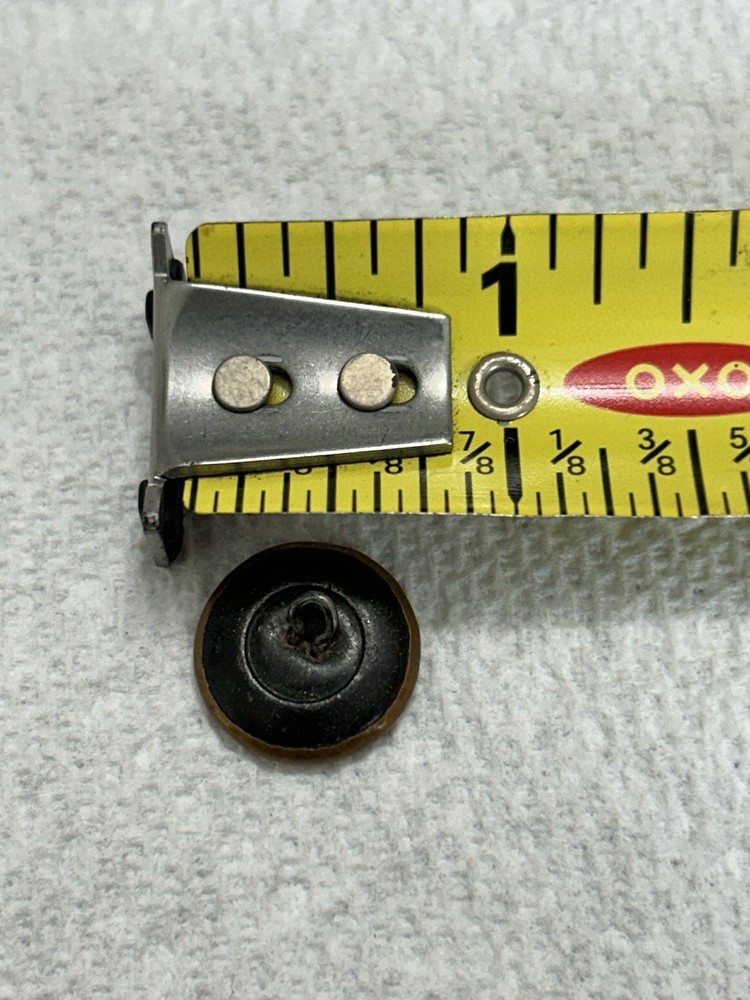 ANTIQUE PICTURE BUTTON KNIGHT IN ARMOR 5/8”