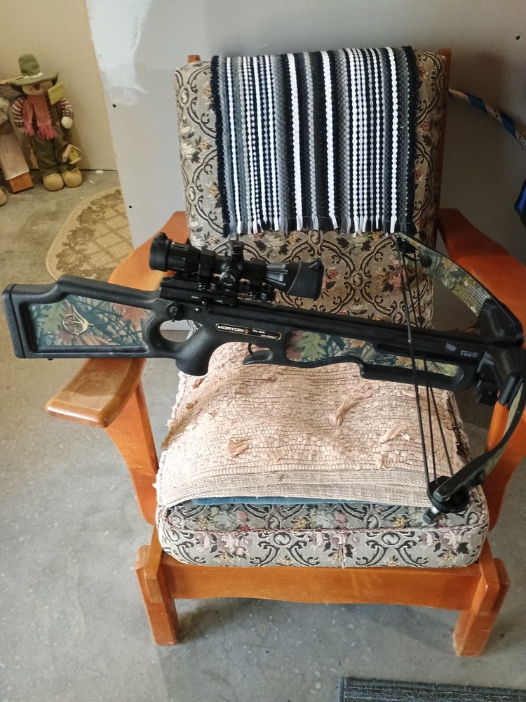 Horton crossbow with scope and quick quiver
