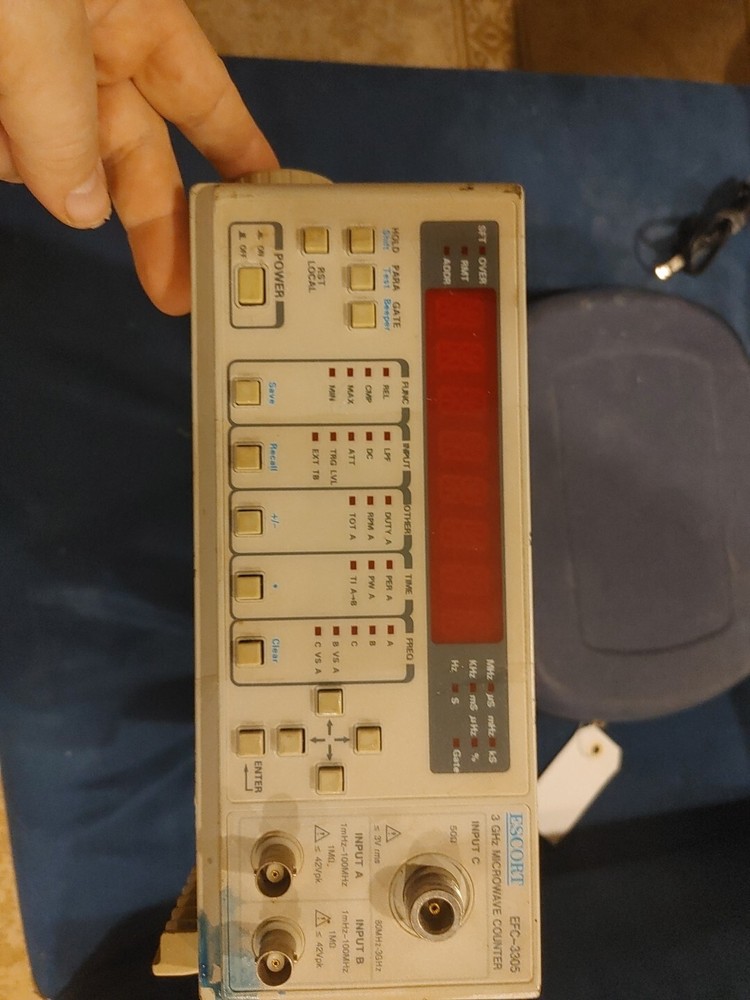 Escort EFC-3305.  3 GHz Microwave Frequency Counter