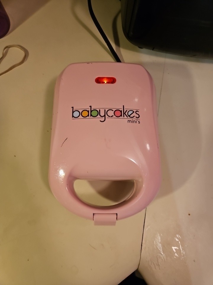Babycakes Mini Cupcake Maker – Pink, Tested & Working