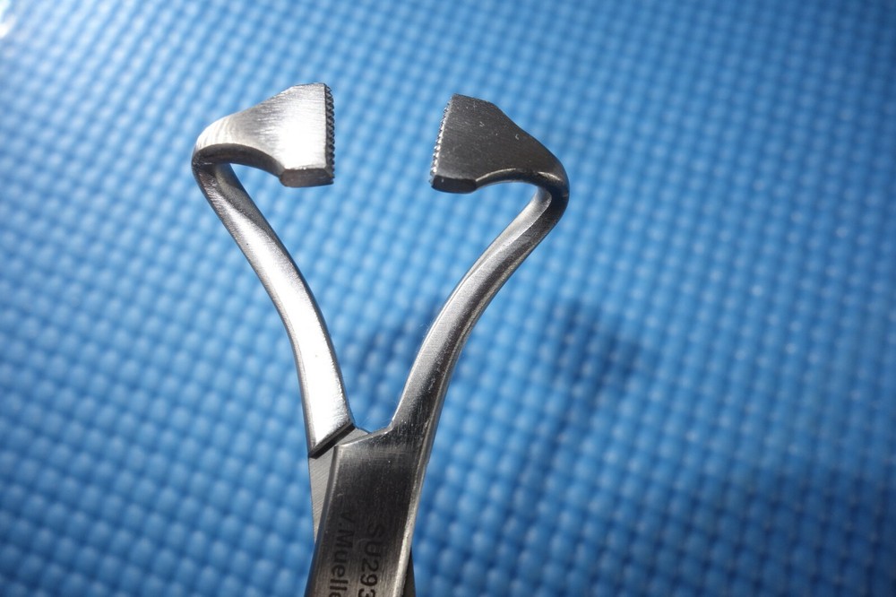 2 Each V Mueller SU2936 Non-Perforating Towel Forceps 5" SS
