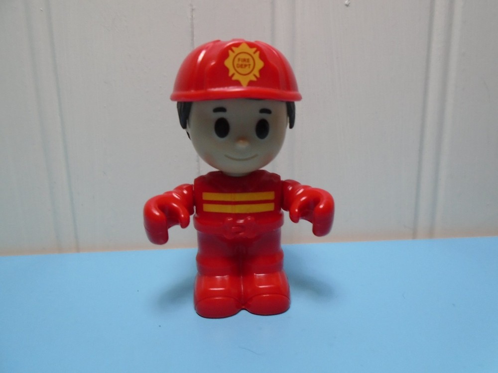 MINIATURE FIRE DEPT FIREMAN 2.5" FIGURE UNBRANDED (MF1246)