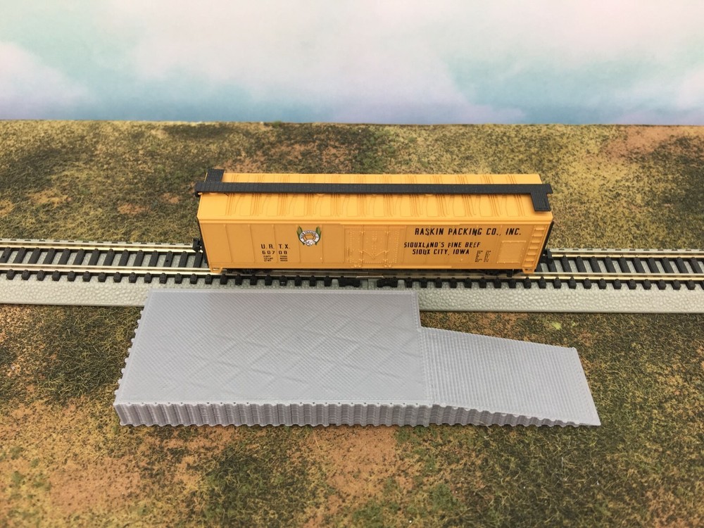 Long Loading Platform Dock with Ramp - N Scale 1:160 - No Assembly Required!
