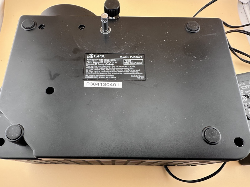 GPX PJ300B Mini Projector with Bluetooth - Tested & Working