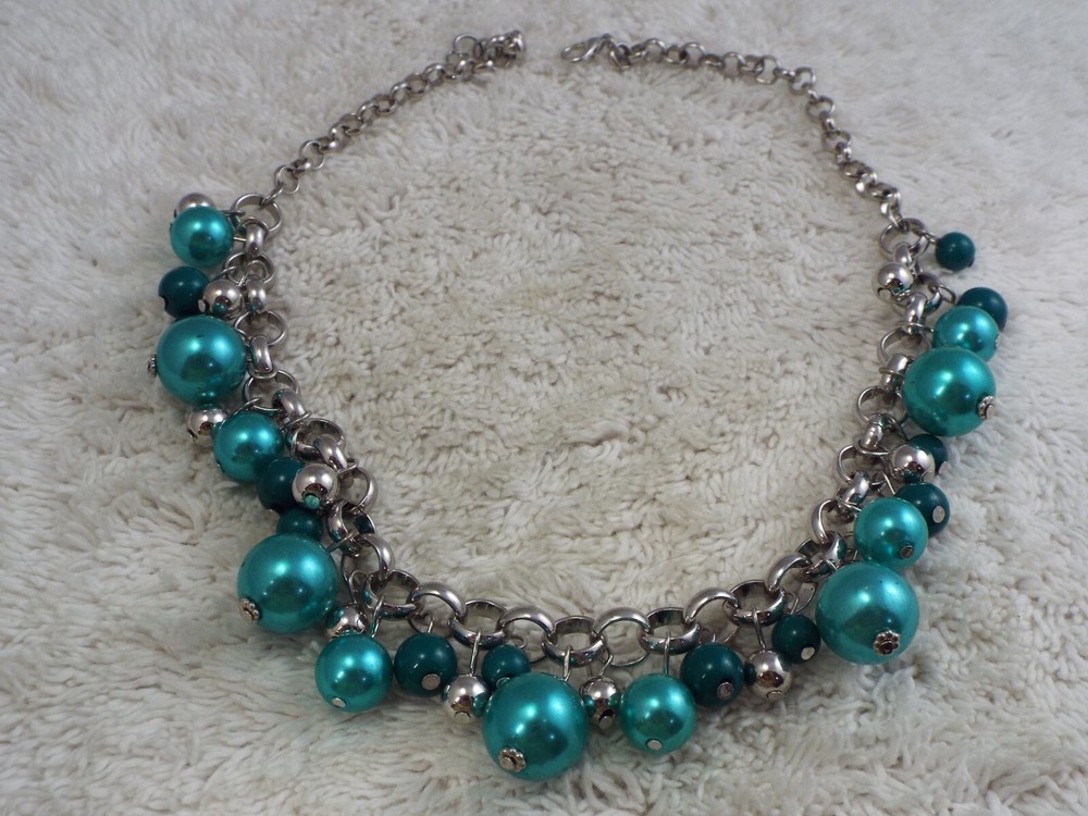 Silvertone Teal Bead Necklace (B48)