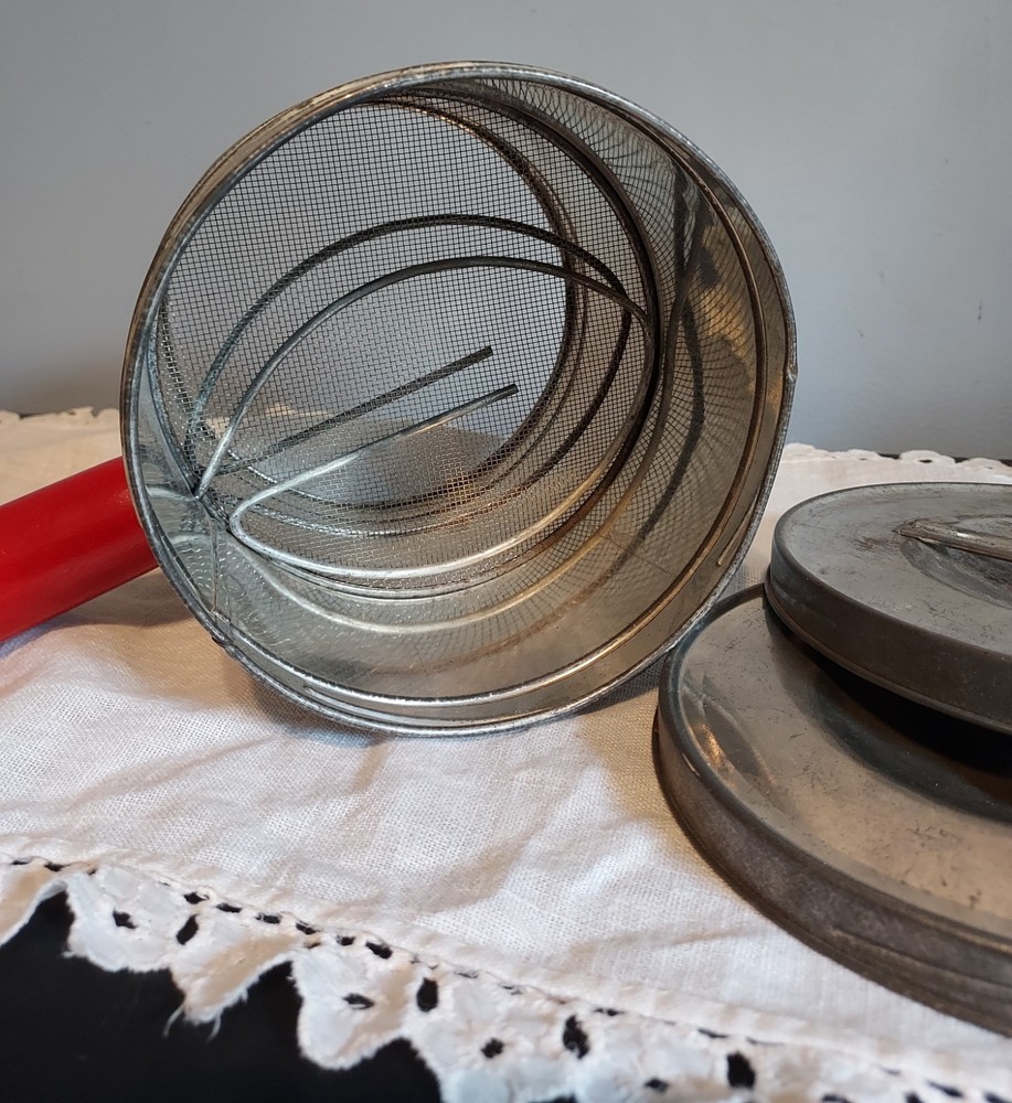 vintage Duplex 5 cup sifter red handle kitchy