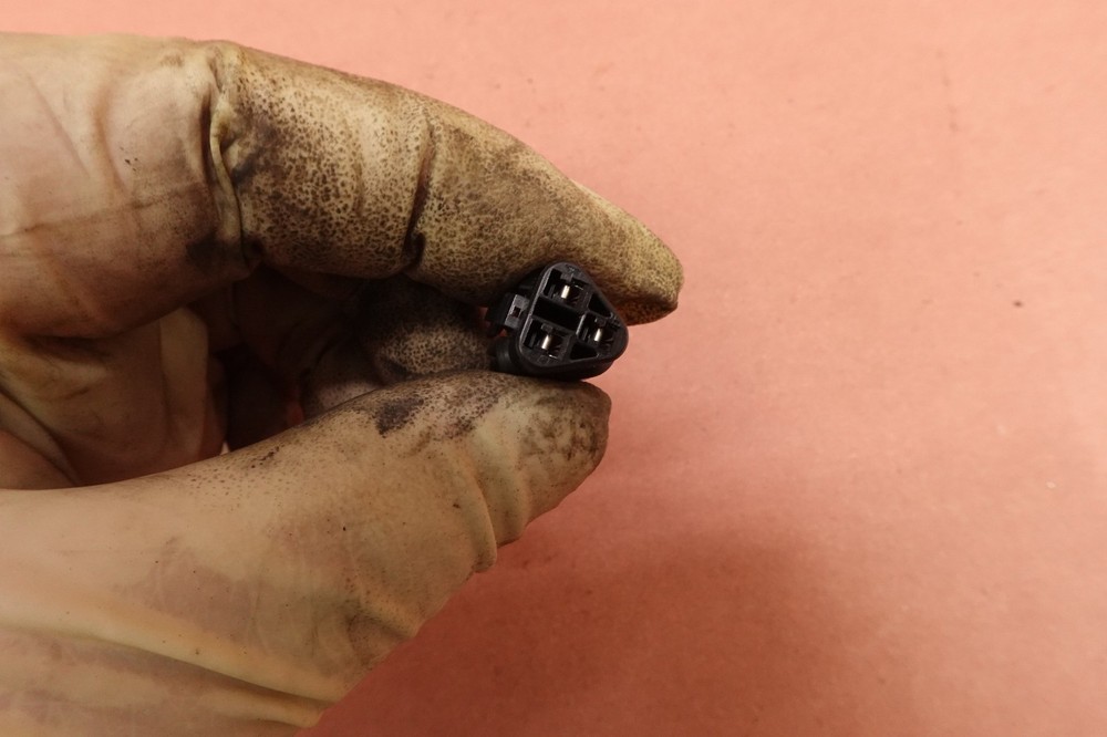 2003 - 2008 Suzuki SV650 Rear Voltage Resistor Sensor