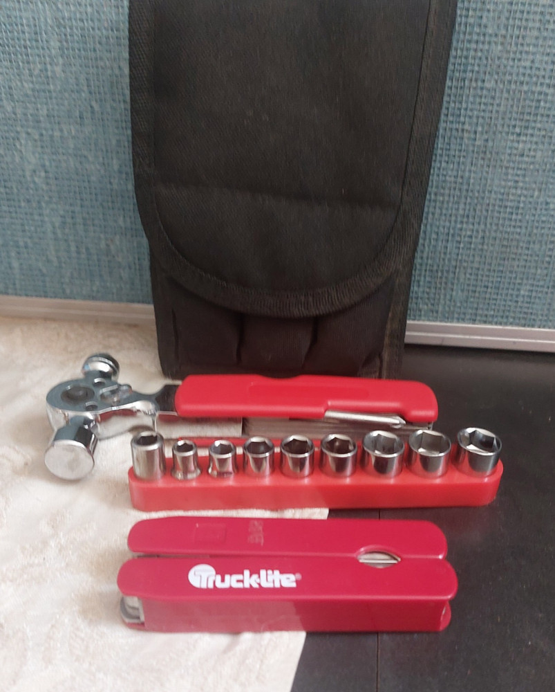 Mini Tool set with belt tool pouch Trucklite
