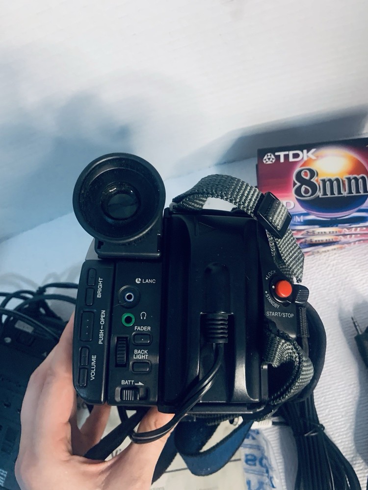 Sony Handycam Camcorder CCD-TRV34 Bundle UNTESTED READ