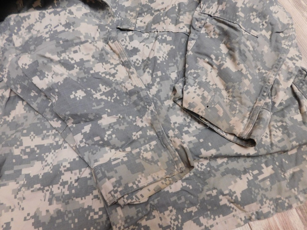 US ARMY ACU TOP COAT SIZE LARGE - REGULAR