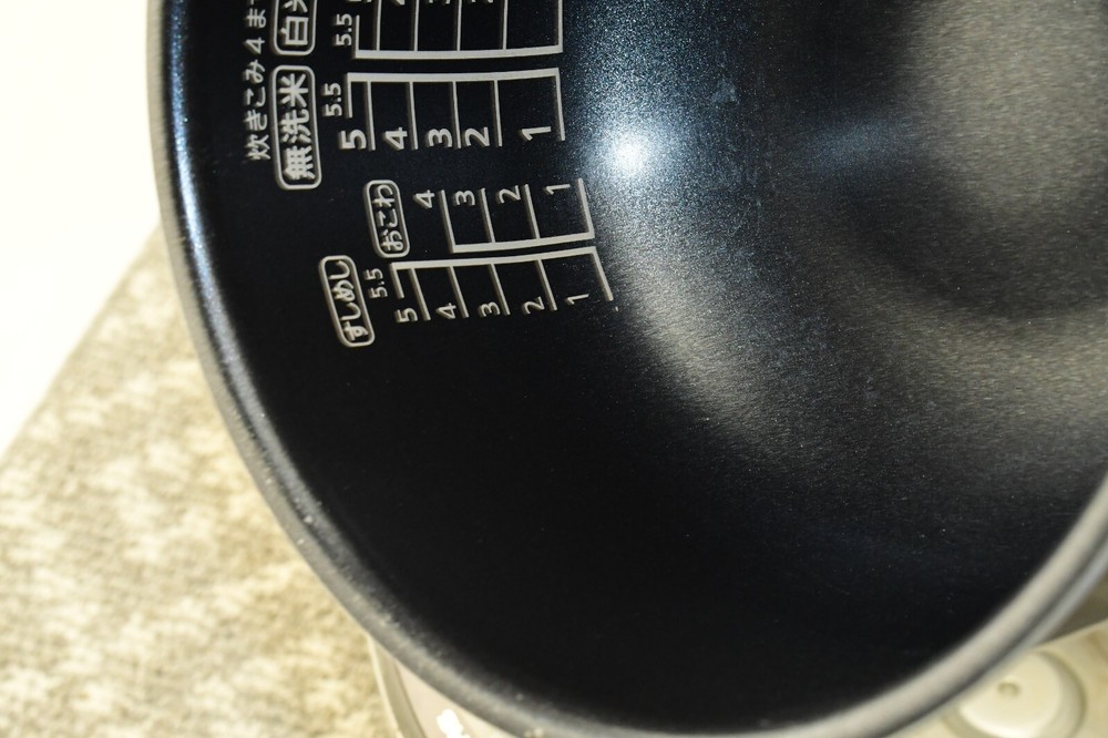 SHARP KS-S10E-S Microcomputer Spherical Cooking Method 5 Cup Capcity Rice Cooker