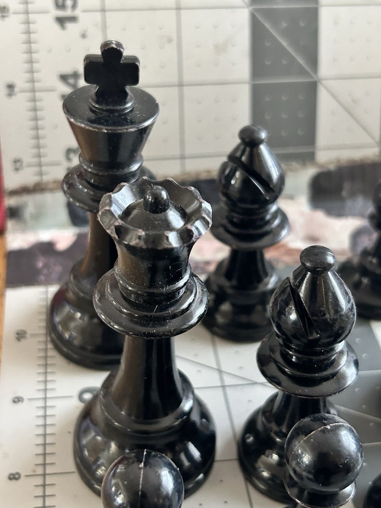 Vintage Gallant Knight Plastic Chess Set