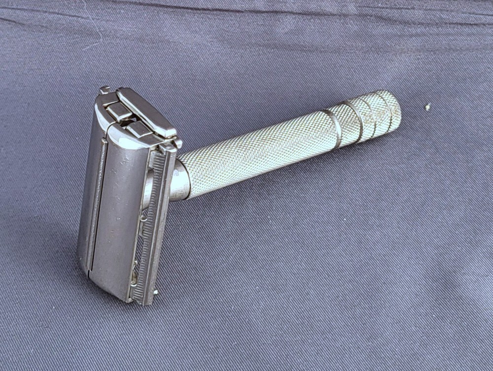 Scarce Gillette US Aristocrat Junior Razor - TTO - No Date Code -1947 Model