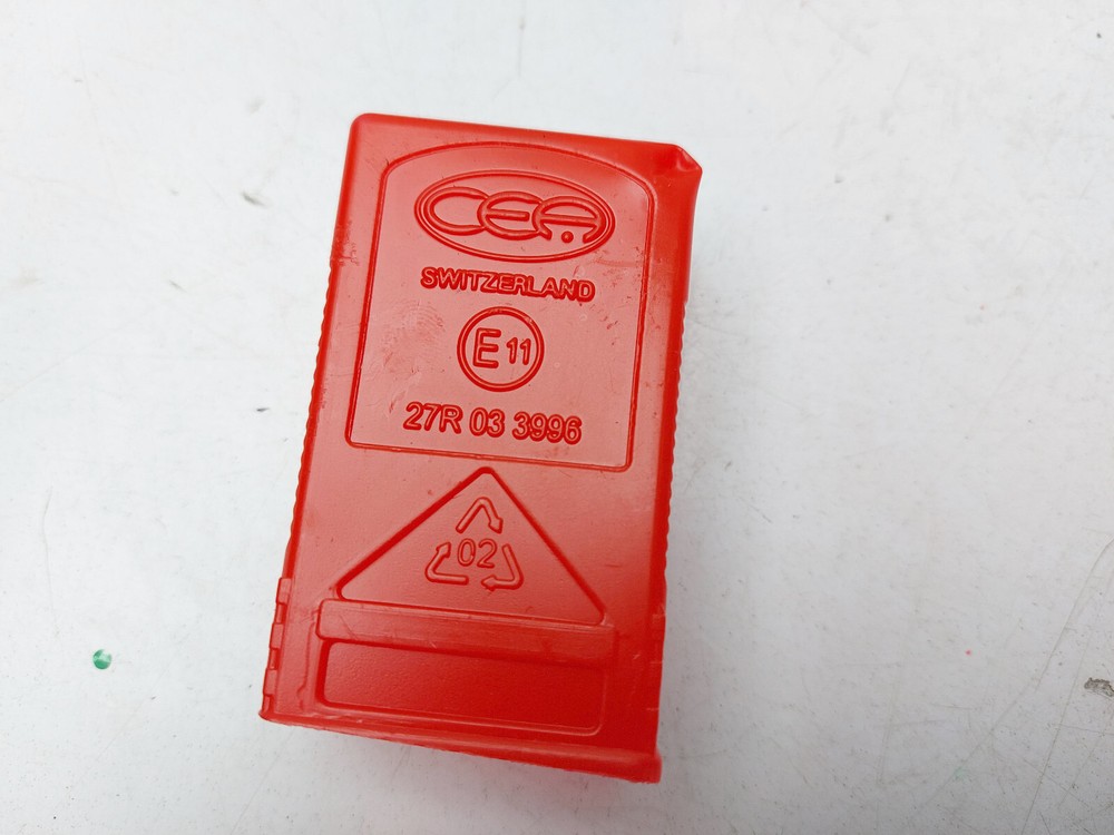 VOLVO V40 EMERGENCY HAZARD WARNING TRIANGLE 2014 5658258