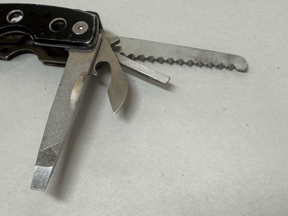 Snap-On Multi-Tool Knife Screwdriver File Saw Pliers