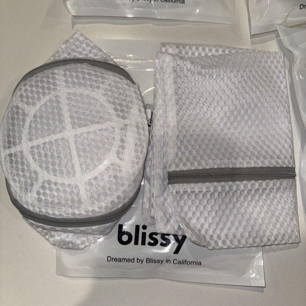 BLISSY White Mesh Laundry Bags x2: Rectangular & Cylindrical. NEW.