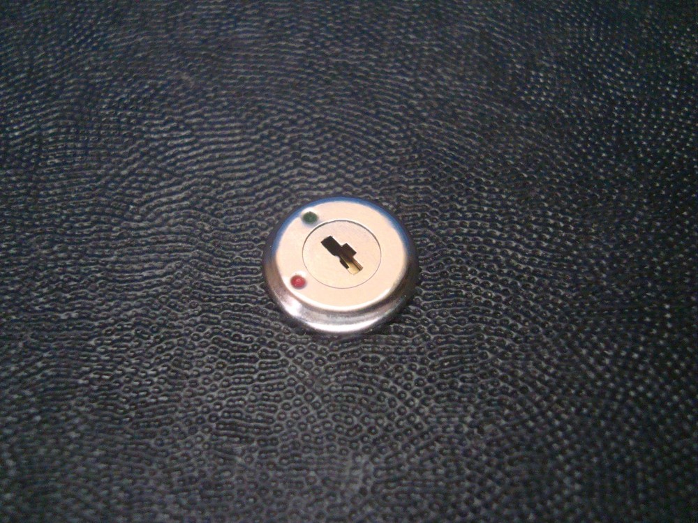 FLUSH MOUNT 12-VOLT DC ON & OFF LOCK 2 KEY ROUND TOGGLE SWITCH 2-PIN